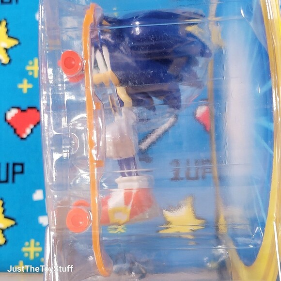 Jakks Pacific Sonic the Hedgehog w/ Skateboard 4" Collectible Video Game Figure - Picture 8 of 8